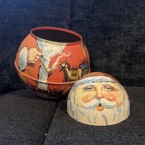 Vintage Santa Claus 1980 Cookie Tin